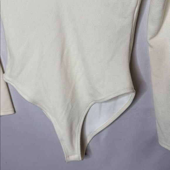 Zara Off White V-Neck Bodysuit. Size Medium. New With Tag. - Picture 4 of 8